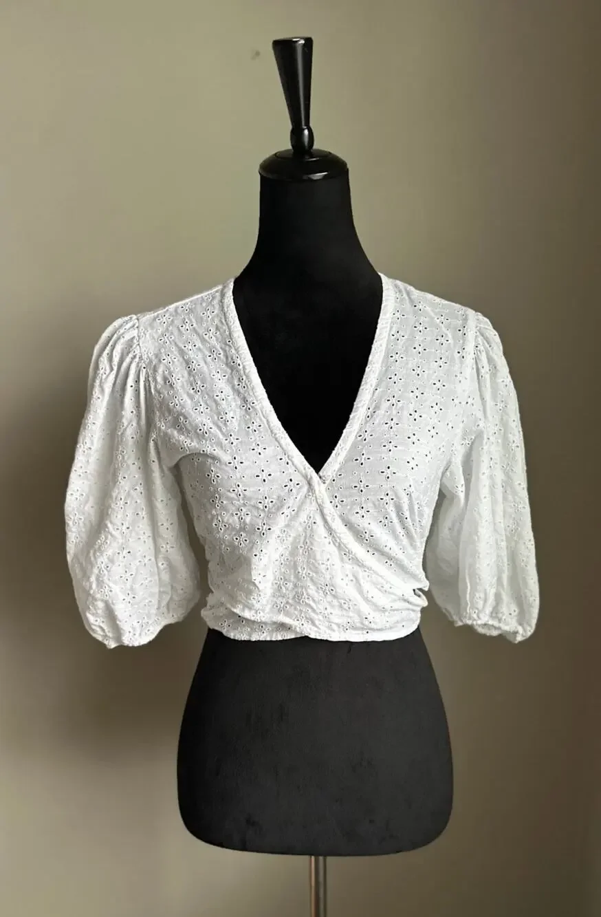 ABERCROMBIE AND FITCH White Cotton Eyelet Puff Sleeve Cropped Top Size S